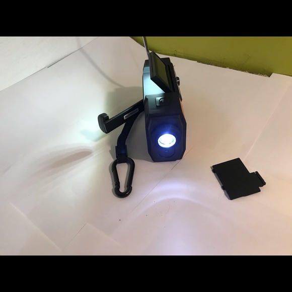 Power BankEmergency Solar Hand Crank Radio - Power Bank AM/FM/WB Weather Radio - Picture 9 of 10